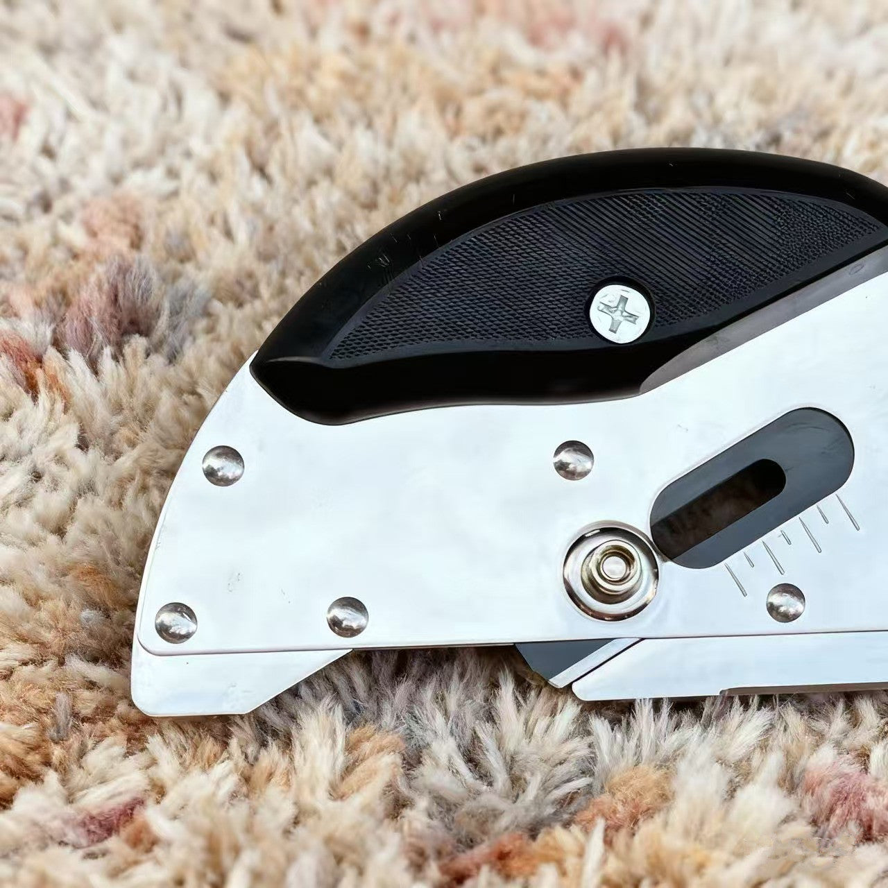 Loop Pile Row Cutter - Professional carpet and artificial grass cutting tool for precise edge trimming